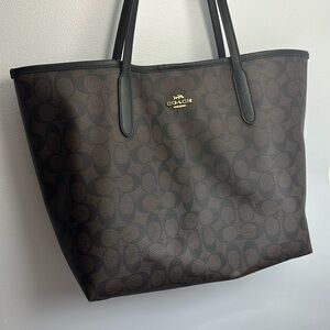 Coach City Tote Bag in canvas in gold/walnut/black